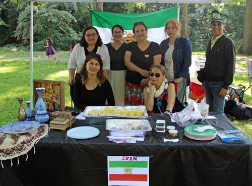 Iranian community in Parade of Flags on One World Day