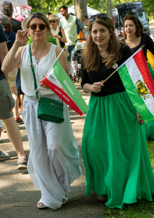 Iranian community in Parade of Flags on One World Day