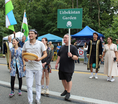Uzbek Cultural Garden in the Parade of Flags on One World Day 2024