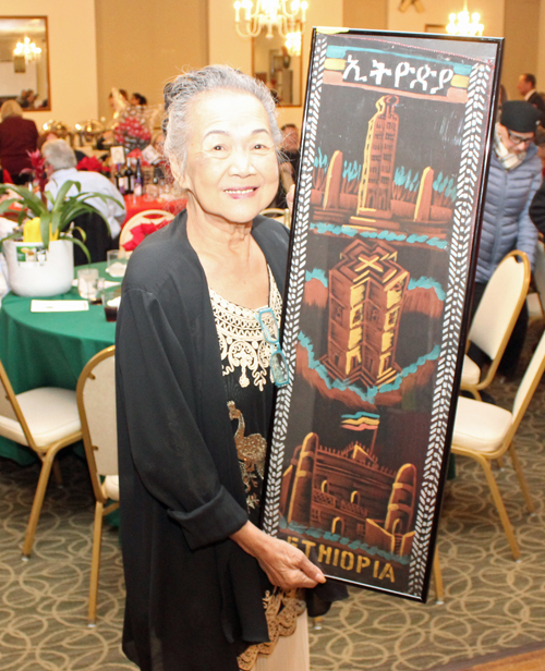 Vietnamese Garden delegate Gia Hoa Ryan with her winning auction prize