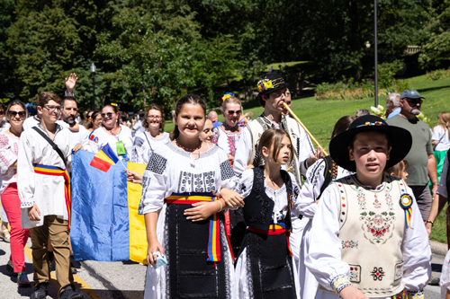 Romanian Cultural Garden in Parade of Flags on One World Day 2025