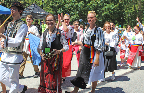 Romanian Cultural Garden in Parade of Flags on One World Day 2025