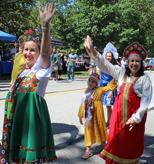 Russian Cultural Garden in the Parade of Flags on One World Day 2025