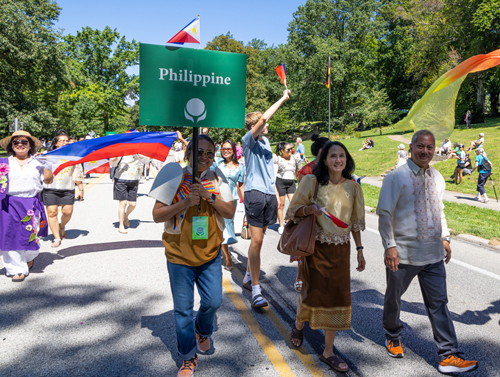 Filipino community in the Parade of Flags on One World Day 2025