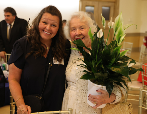 Teevi Champa with raffle winner Erika Puussaar