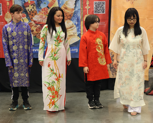 Vietnamese community in Fashion Show