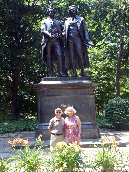 Hans and Annemarie Kopp in front of Goethe and Schiller