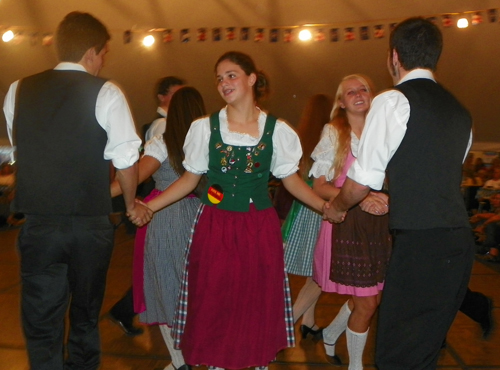 Donauschw�ben Youth Dance Group