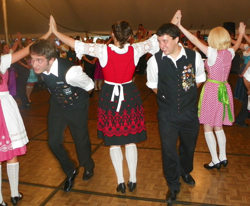 Donauschw�ben Youth Dance Group