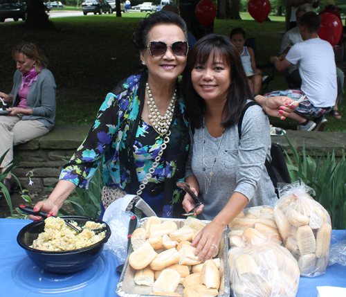 Gia Hoa Ryan and Oanh Loi-Powell serving food