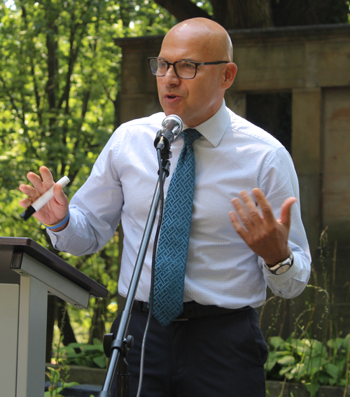 Athanasious Sarantopoulus teaching in the Greek Cultural Garden