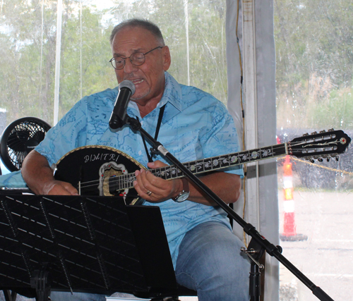 Dimitri on bouzouki