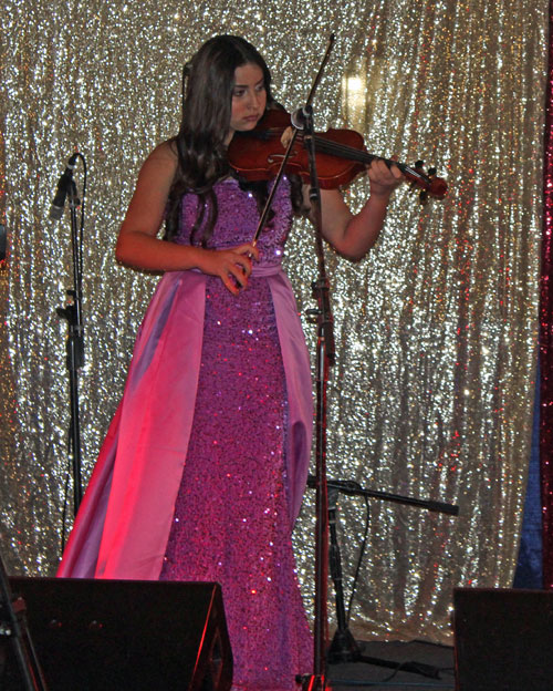 Isabella Pacheco on violin