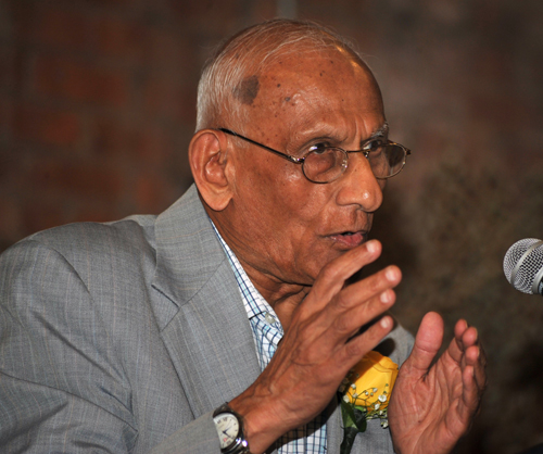 Ramesh Shah giving his acceptance speech