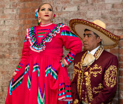 HOLA volunteers in Mexican attire