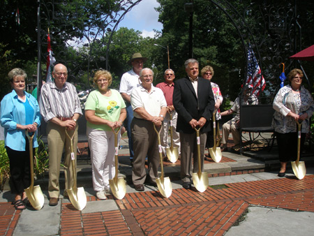 Hungarian tree donors with golden shovels