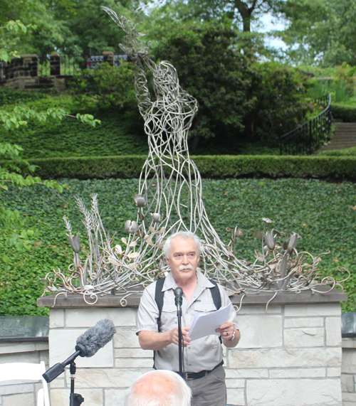 Ken Roby and the Wings of Peace statue