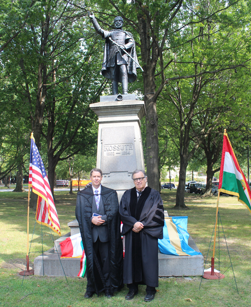 2 men at Kossuth statue