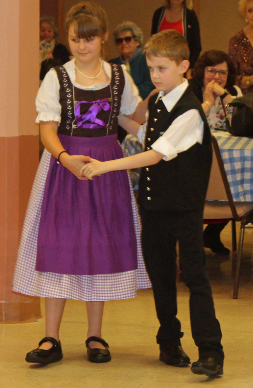 Donauschwaben Kinder dancers 