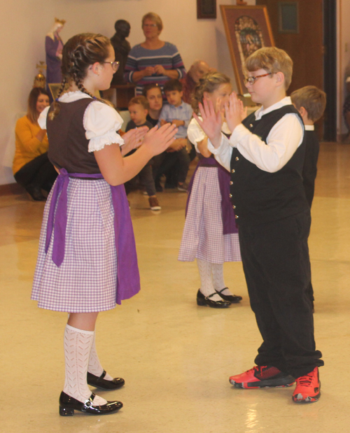 Donauschwaben Kinder dancers 