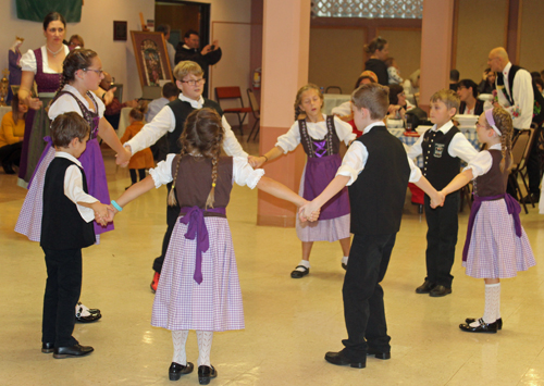 Donauschwaben Kinder dancers 