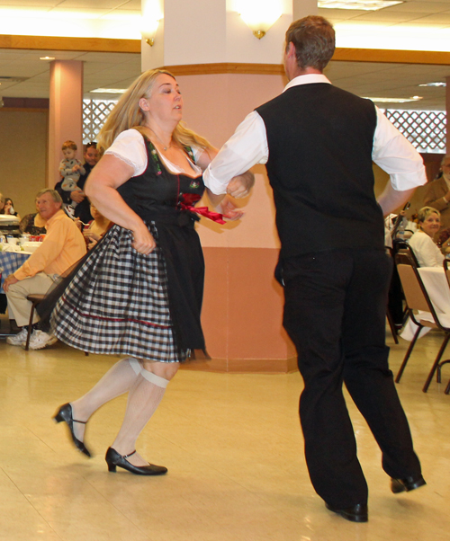 Donauschwaben Kultur German dancers