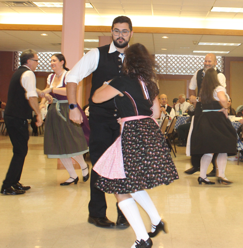 Donauschwaben Kultur German dancers