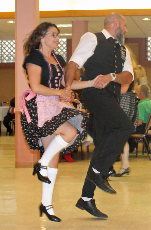 Donauschwaben Kultur German dancers