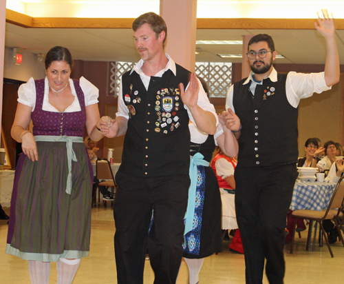 Donauschwaben Kultur German dancers