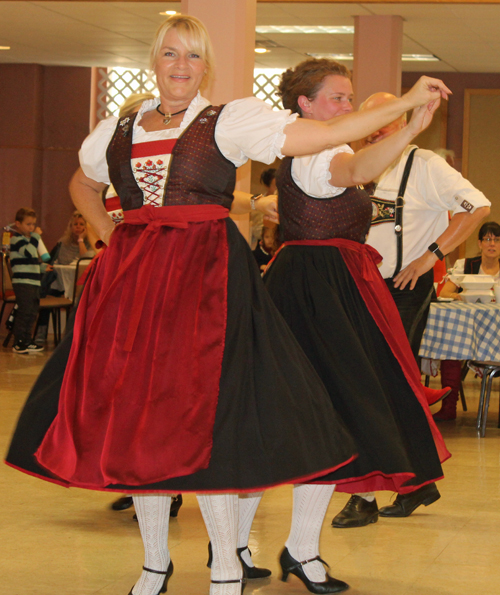 Gottscheer Tanz Und Spielkreis Austrian Dance Group