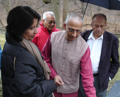 Indian Garden delegate Raj Pillai shows the Indian Cultural Garden to Ambassador Rao
