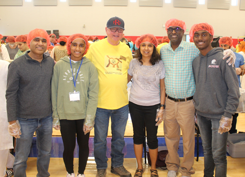 Mayor Wheeler with volunteers