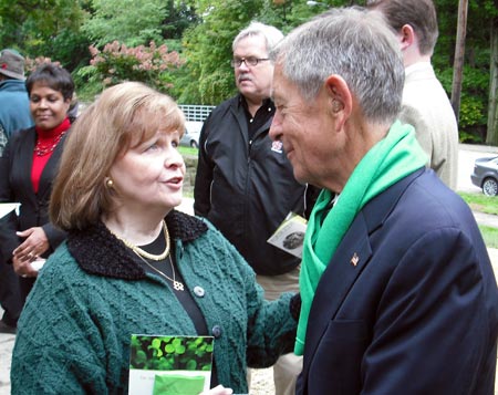 Sheila Murphy Crawford and Senator George Voinovich
