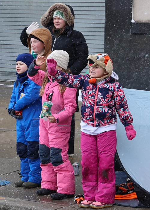 Historic Cleveland Arcade on St. Patrick's Day 2026 - Kids waving