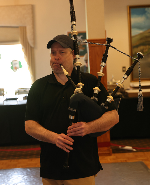 West Side Irish American Club Pipe Band 