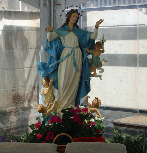 Mary statue in Little Italy at the Feast