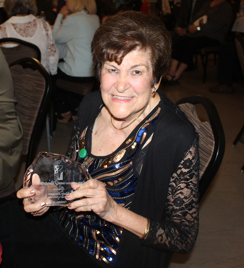 Mary Ferrante with award