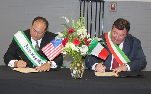 Signing the Sister Cities agreement