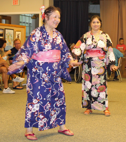 Sho-jo-ji dancers
