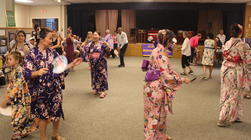 Sho-jo-ji dancers