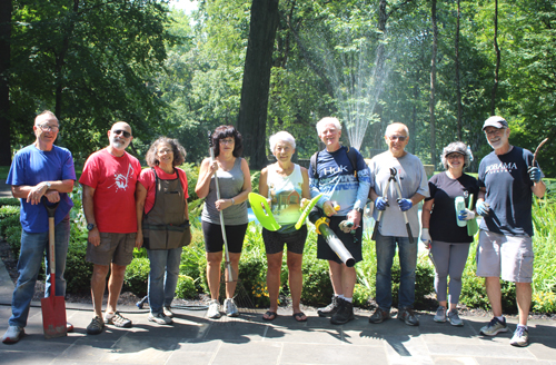 Hebrew Garden volunteers