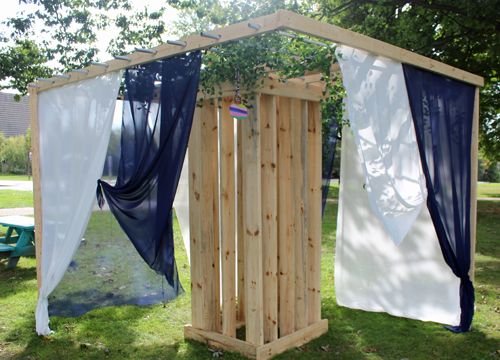 The Suspended Threshold Sukkah