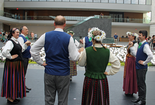 Latvian dance at Cleveland Museum of Art - Klivlandes Pastalnieki 