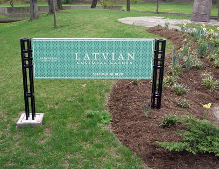 Latvian Cultural Garden in Cleveland - sign (photo by Dan Hanson)