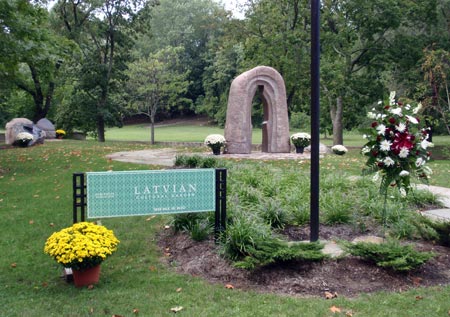 Latvian Cultural Garden in Cleveland - sign (photo by Dan Hanson)