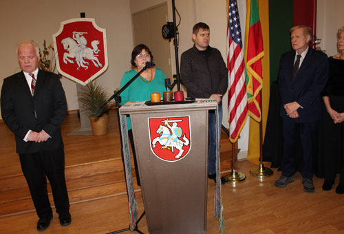 singing US and Lithuania national antehms
