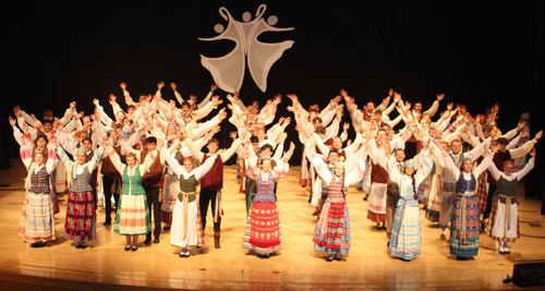 Grand Finale of all dancers at Juventus Lithuanian Folk Dance Festival