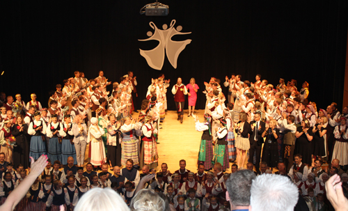 Grand Finale of all dancers at Juventus Lithuanian Folk Dance Festival
