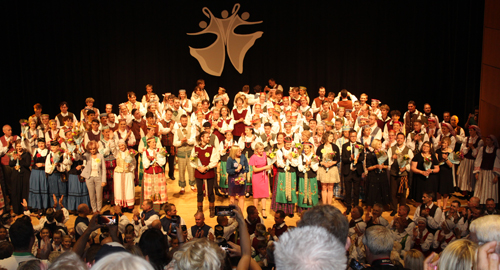 Grand Finale of all dancers at Juventus Lithuanian Folk Dance Festival