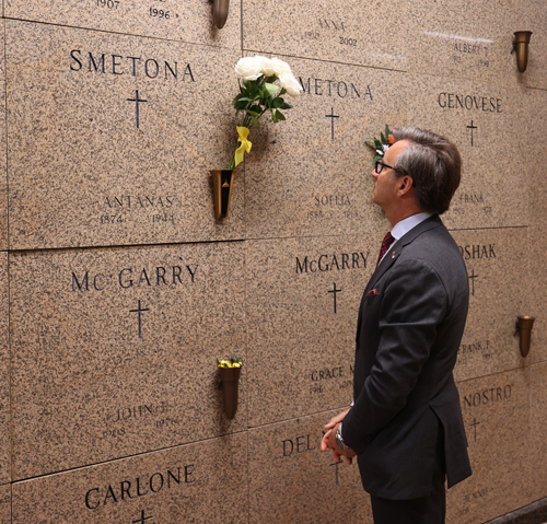 Ambassador Varvuolis paying his respects